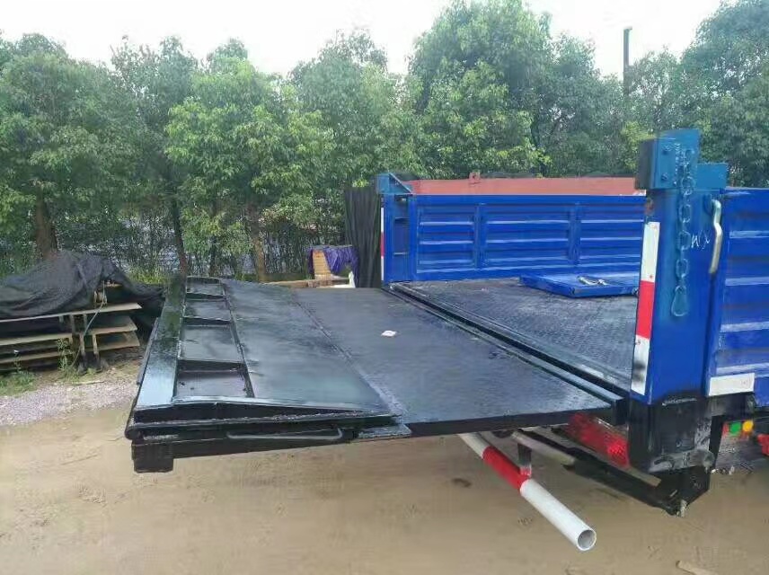 折疊式(shi)汽車尾闆